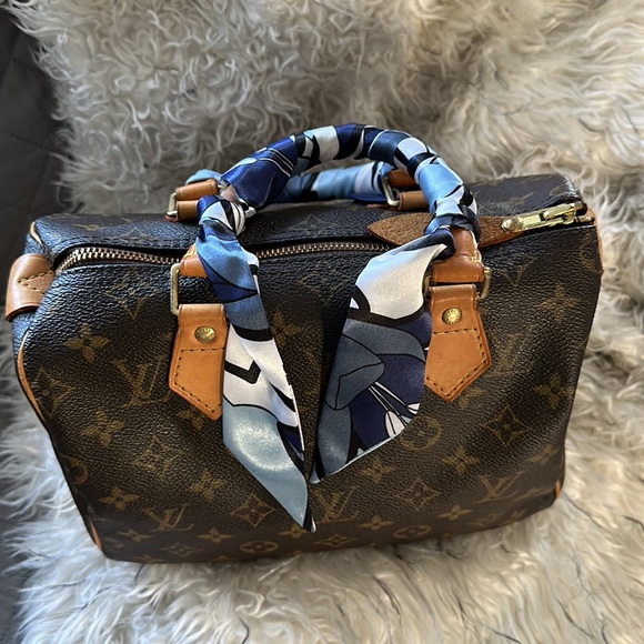 Hí selling my LV  speedy 25 just worn once,It’s cute and timeless bag 💼 - Picture 2 of 9